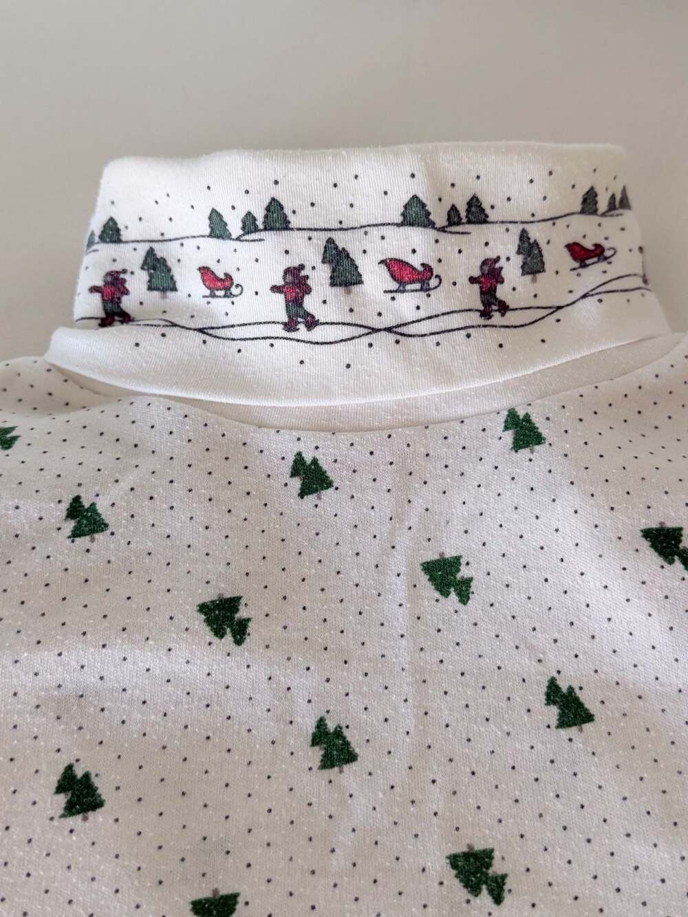 Vintage 90s Christmas Holiday turtleneck with Tree and Sleigh Print
